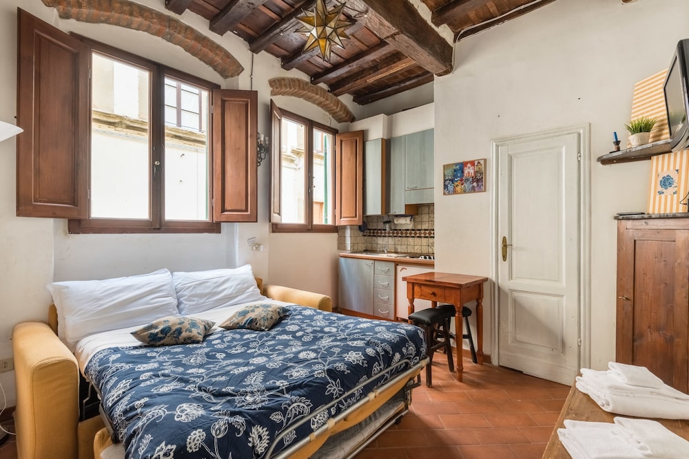 Mini Studio in the Heart of Florence 7/24
