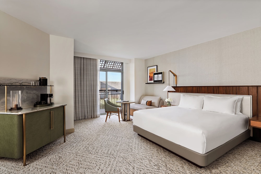 Fountain Court, Suite, King Bed