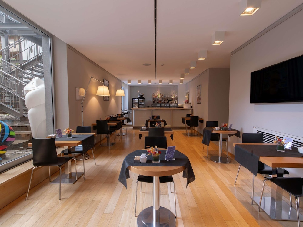 MERCURE MILANO SOLARI 68/75