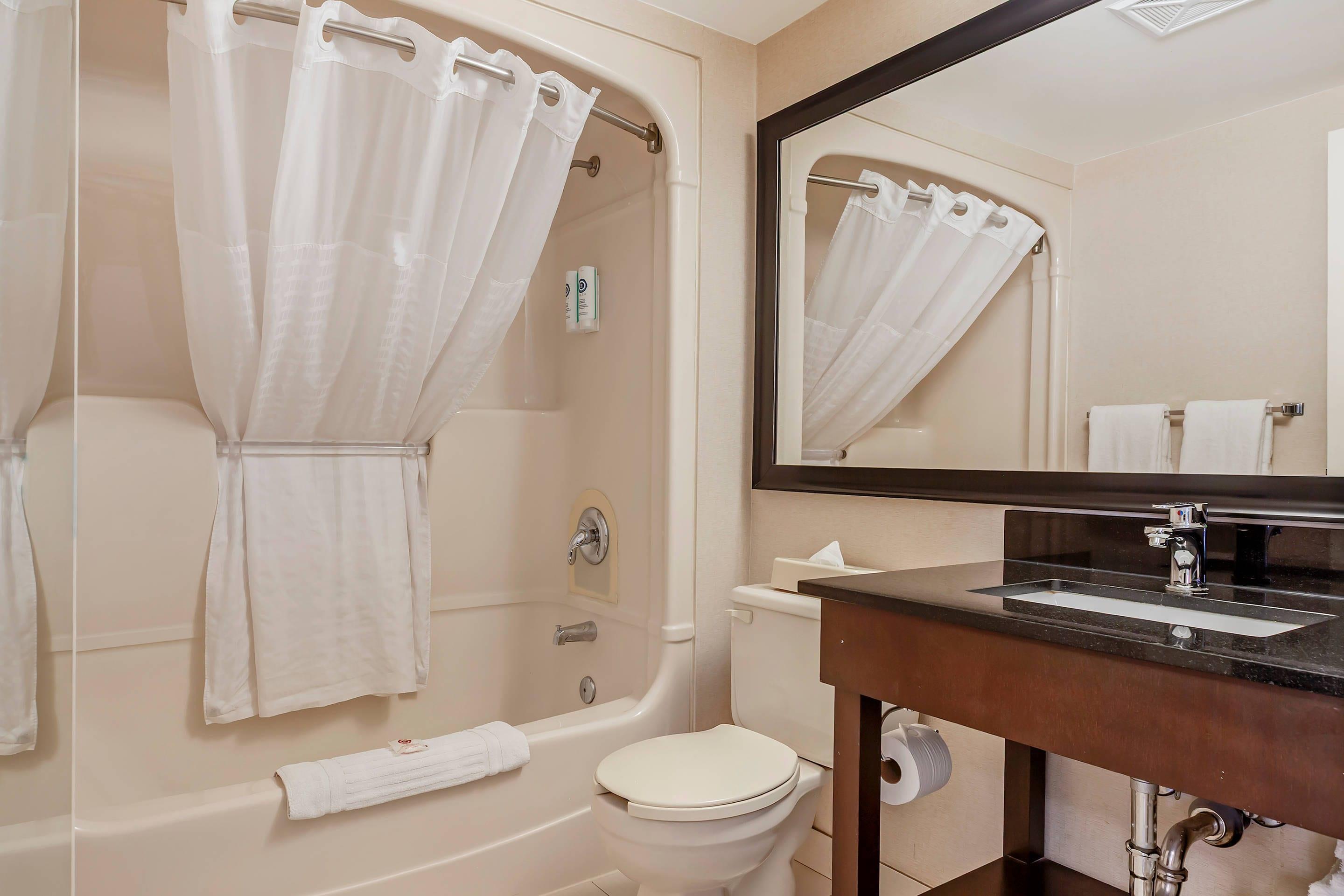 غرفة رباعية بسريرين مزدوجين، Comfort Inn Brantford 4/4