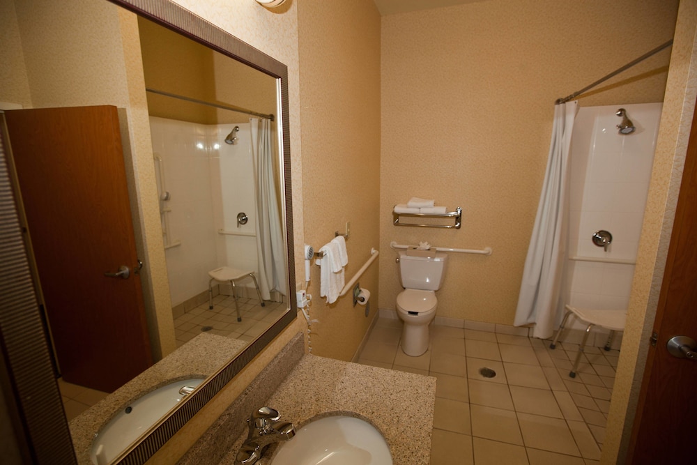 Fairfield Inn Suites Birmingham Fultondale I 65 10/22