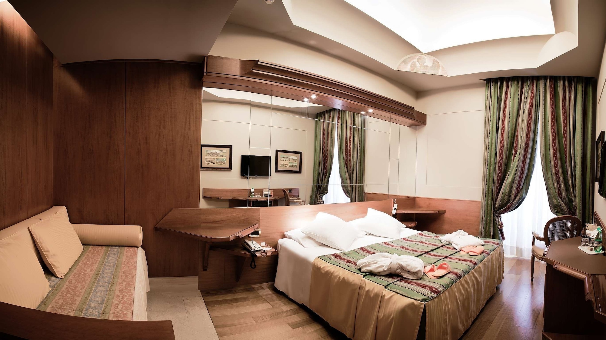SUPERIOR, DOUBLE OR TWIN BED
