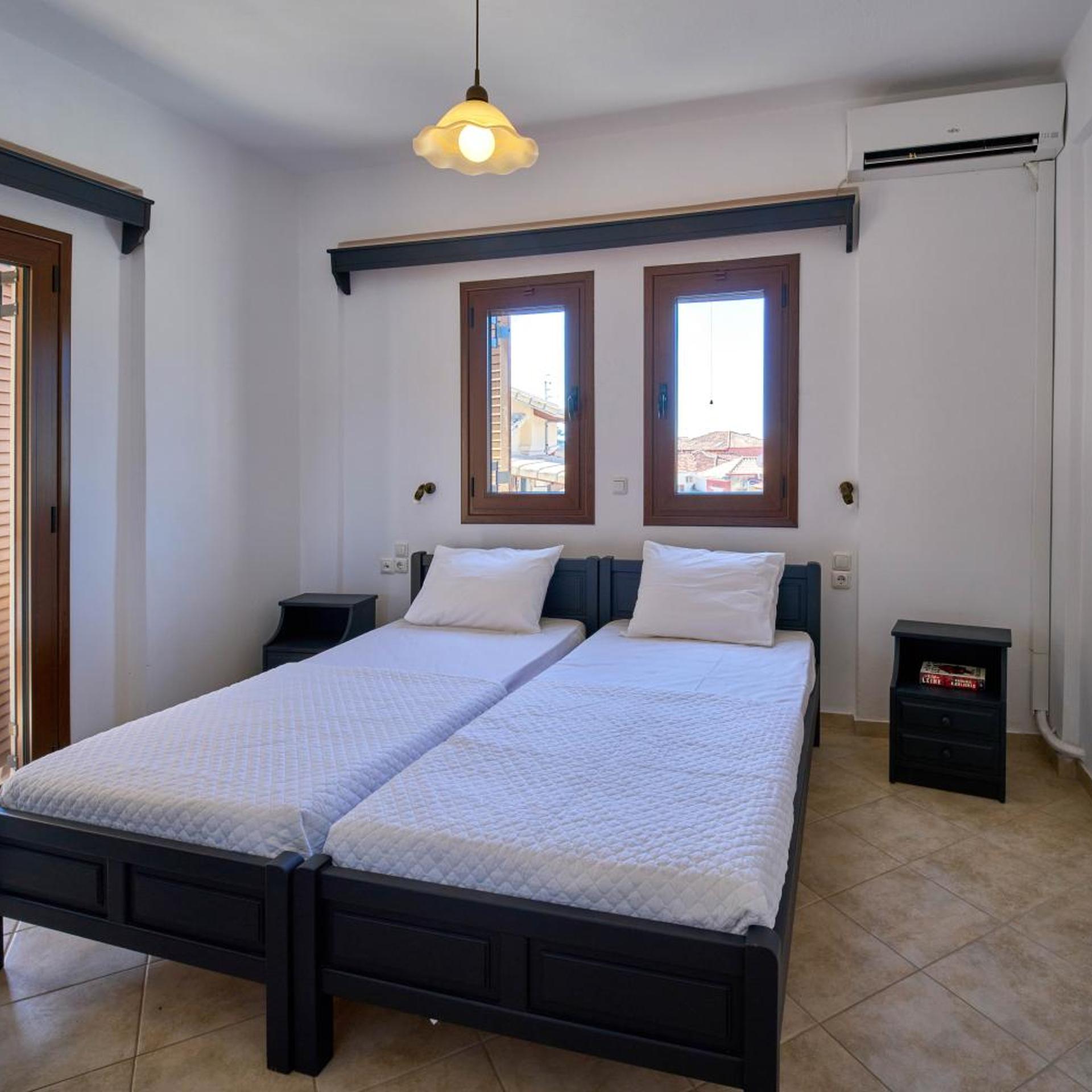 SIFAKIS HOUSE 32/65