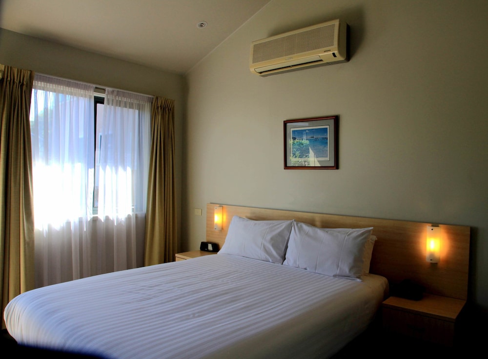 EXECUTIVE, DOUBLE BED