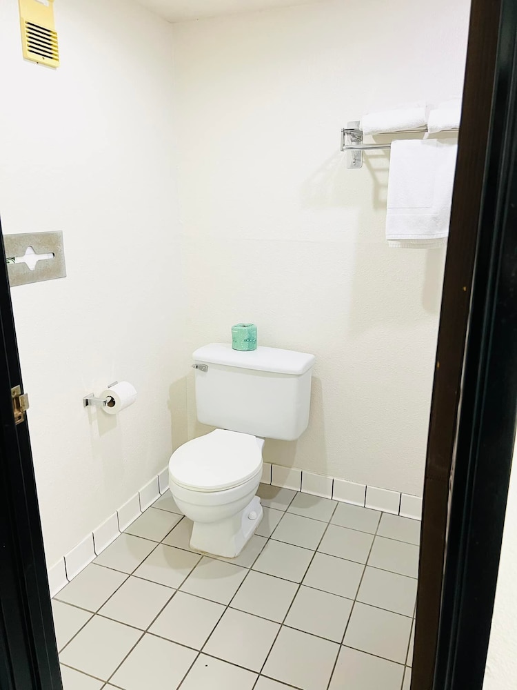 Super 8 by Wyndham Fort Scott 44/49