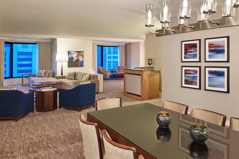 Westin Chicago River North 22/56