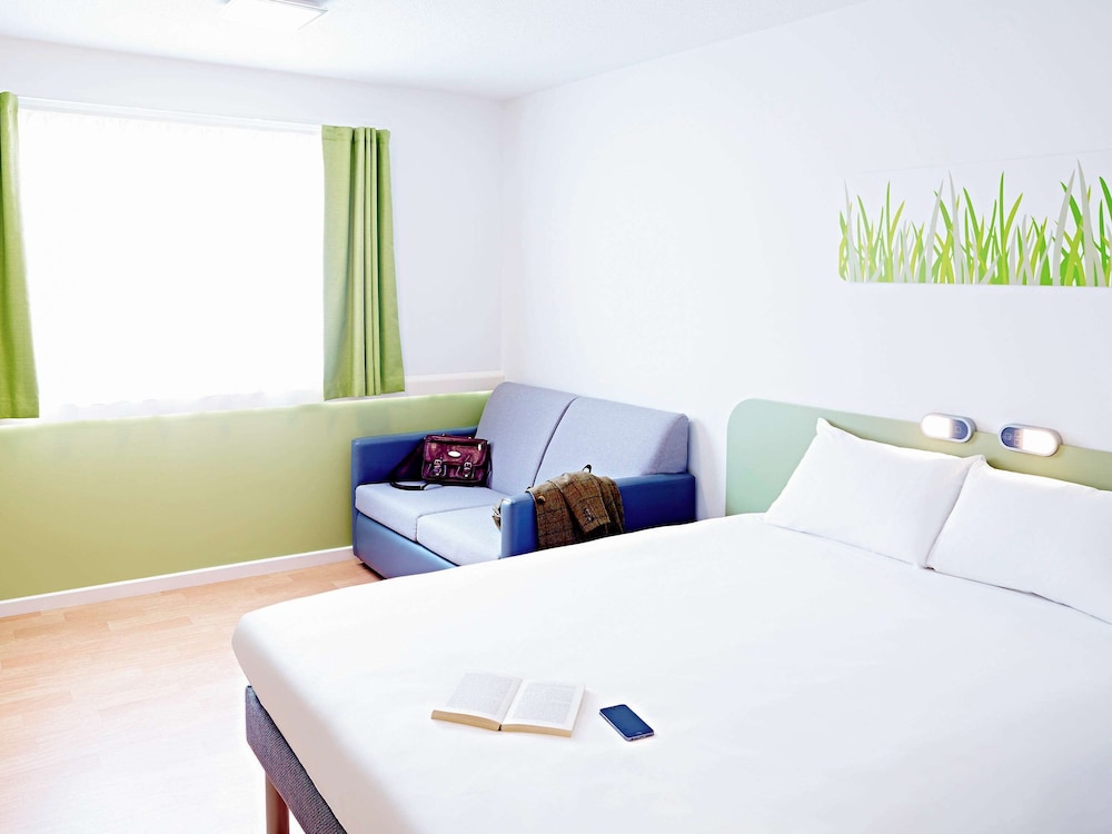 Ibis budget Warrington Lymm Services 9/33