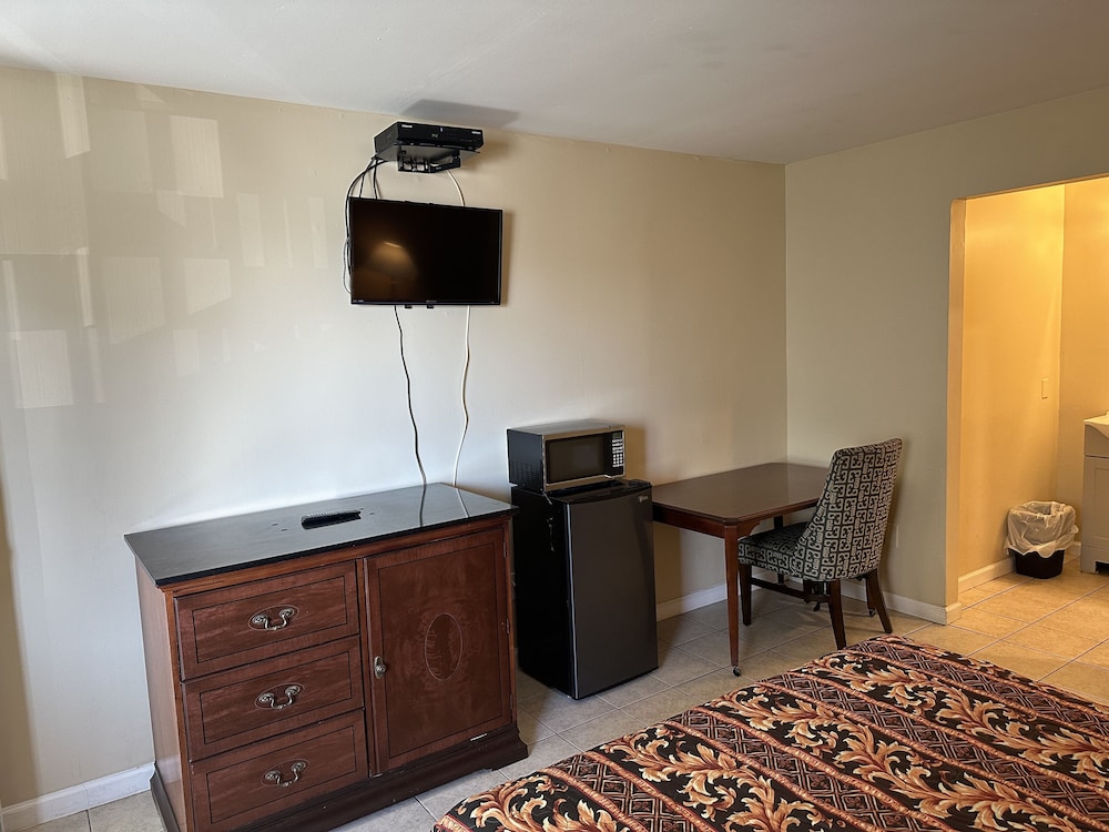 Sea Palace Motel 72/94