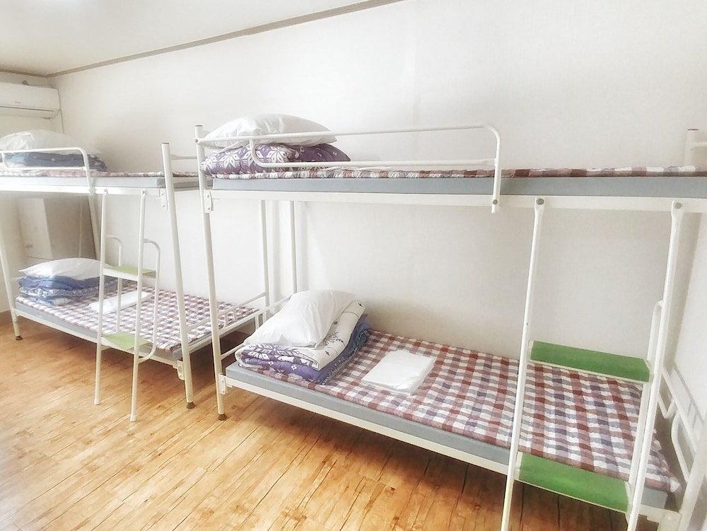 FEMALE DORM, FEMALE ONLY