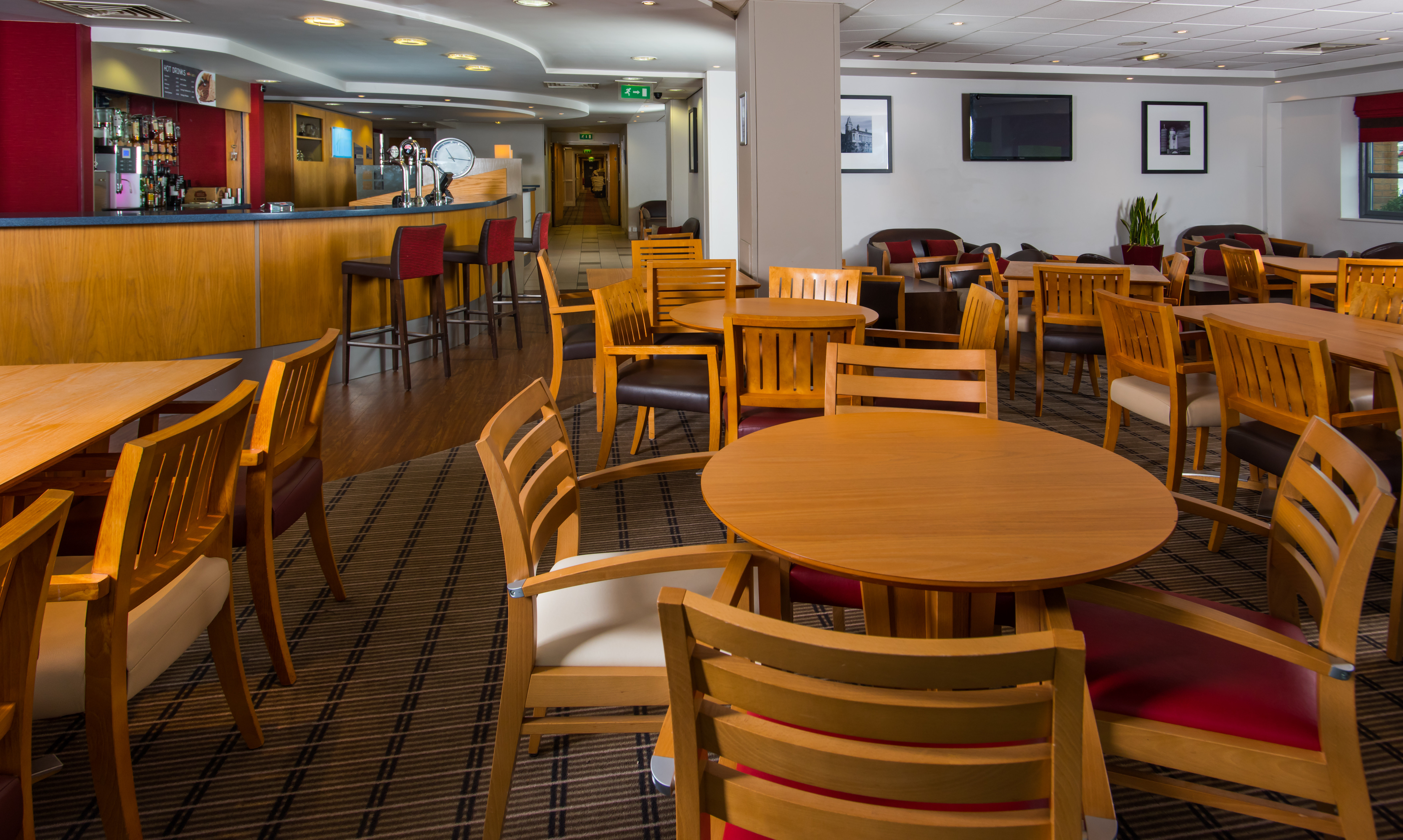 HOLIDAY INN EXPRESS SWANSEA EAST — 7