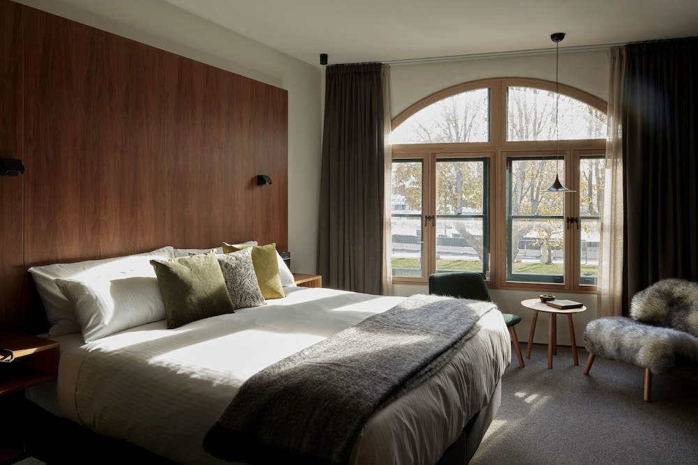 Grove, King Bed