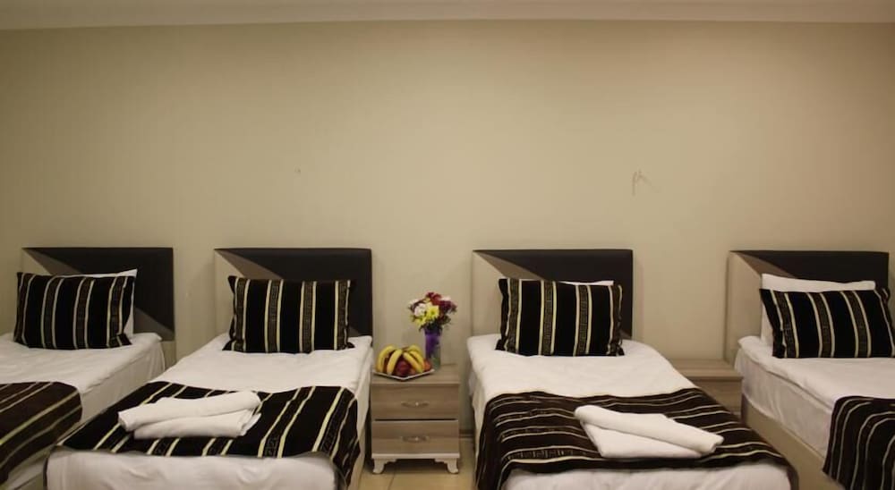 Gorur Hotel 22/30