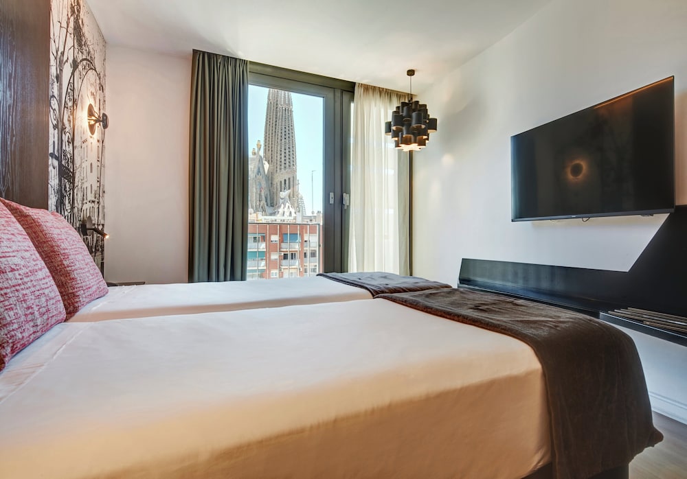 Classic, Twin Beds, Sagrada Familia View