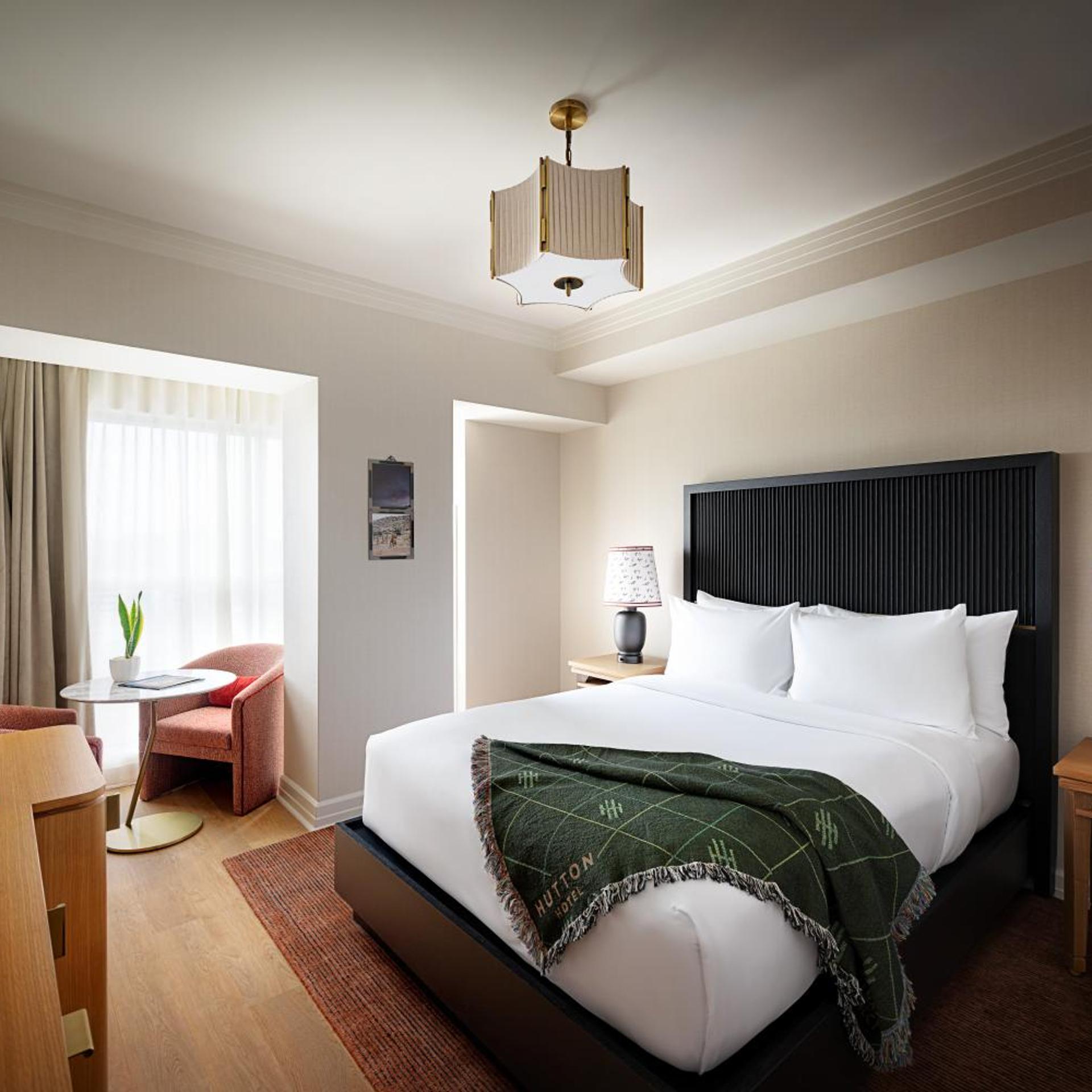 Amped, Premium, Queen Bed