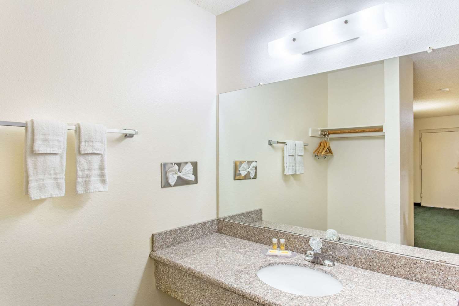 Days Inn Mesa East 22/23