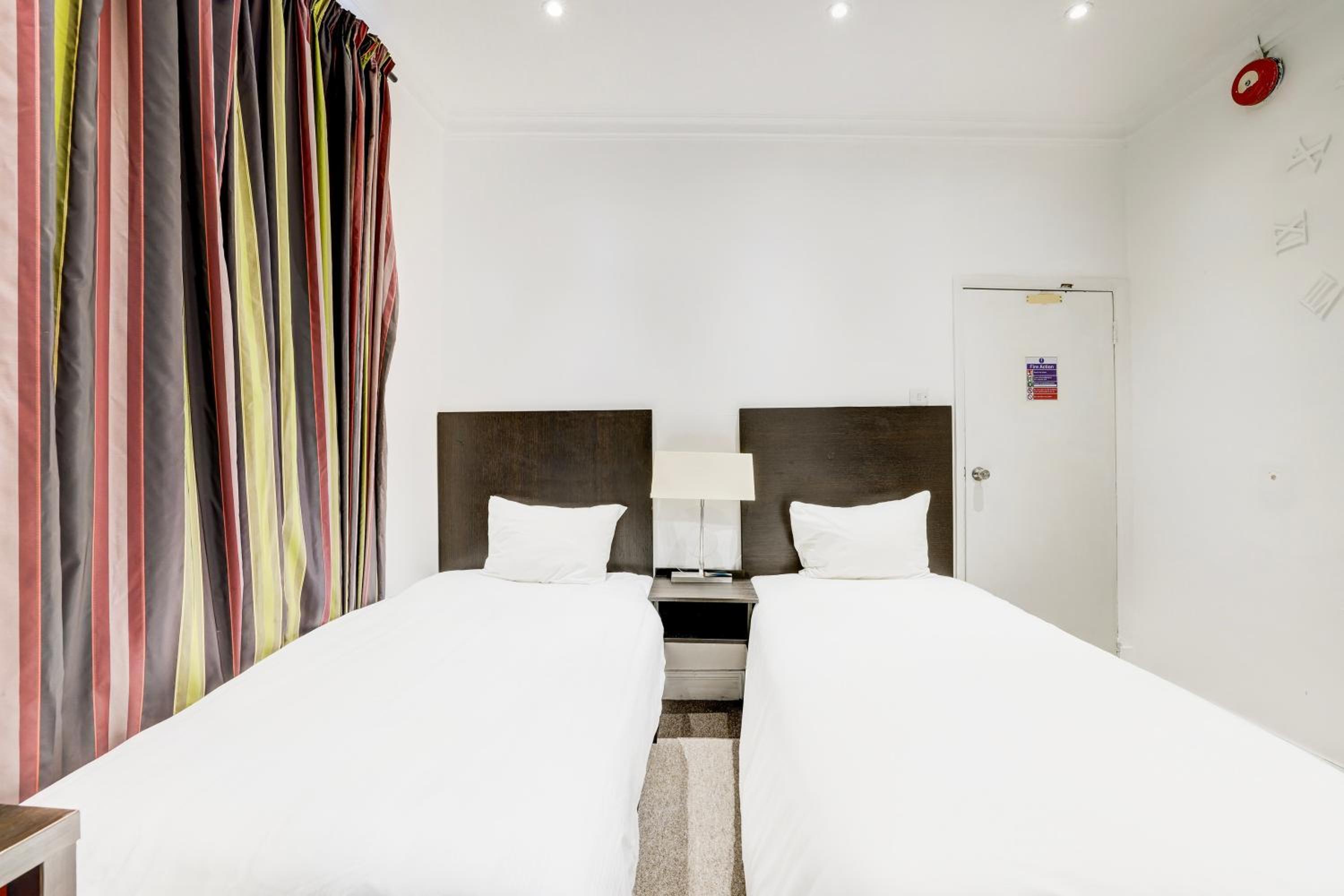 غرفة قياسية رباعية، London Shelton Hotel, Finsbury Park 2/6