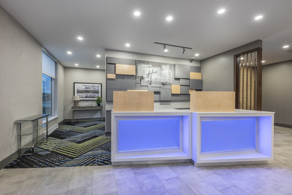 Holiday Inn Express Suites Moncton 7/63