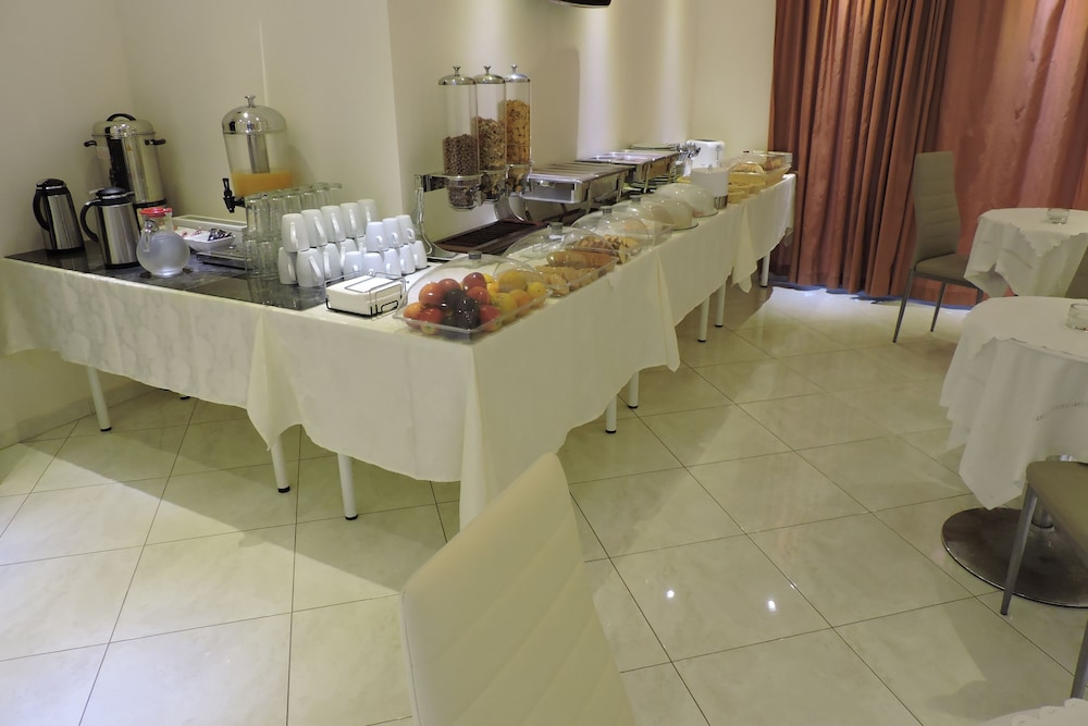 GOLDEN ROSE SUITES 62/62