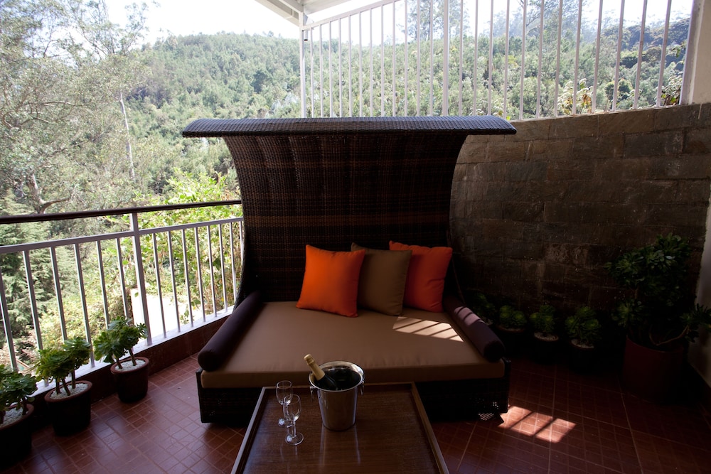Sinclairs Retreat Ooty 6/66