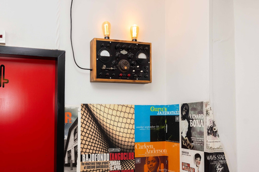 Backstage Hotel 4/49
