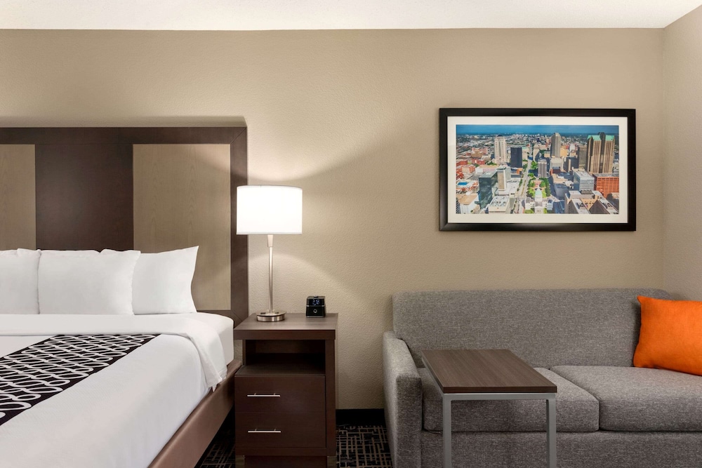 La Quinta Inn & Suites by Wyndham St Louis Route 66 17/47