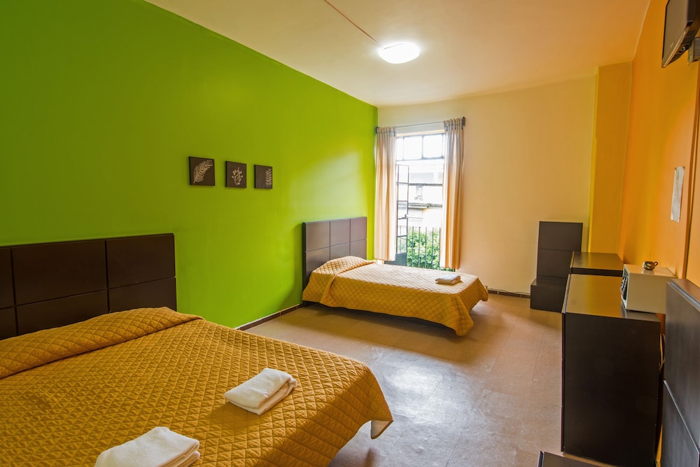 Amigo Suites Hotel 11/43