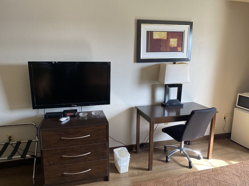Days Inn by Wyndham Perryville 30/44