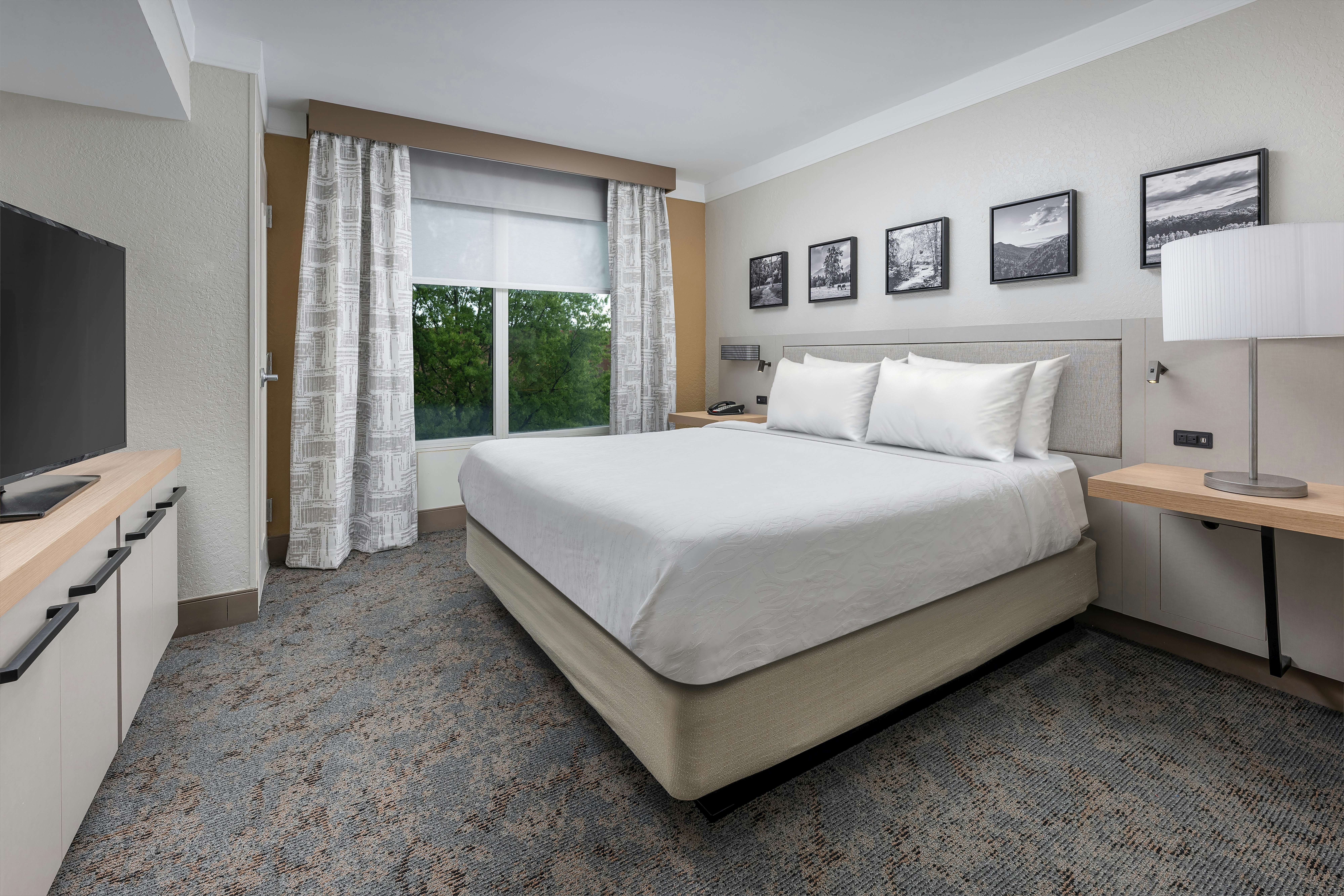 JUNIOR SUITE, KING BED