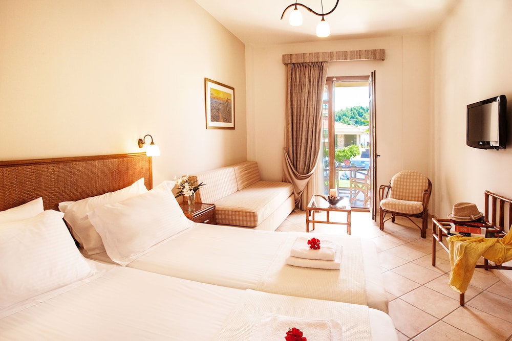 ROOM, DOUBLE OR TWIN BED, PATIO