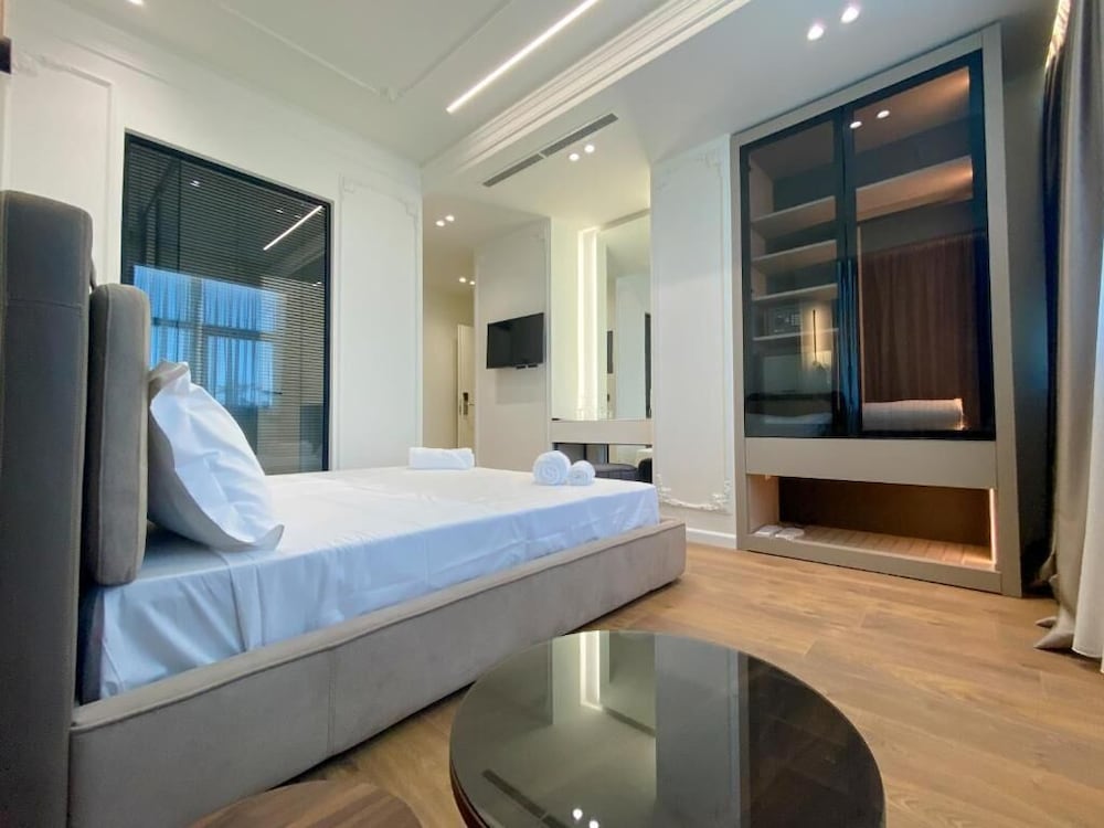 Hotel Adore 33/60