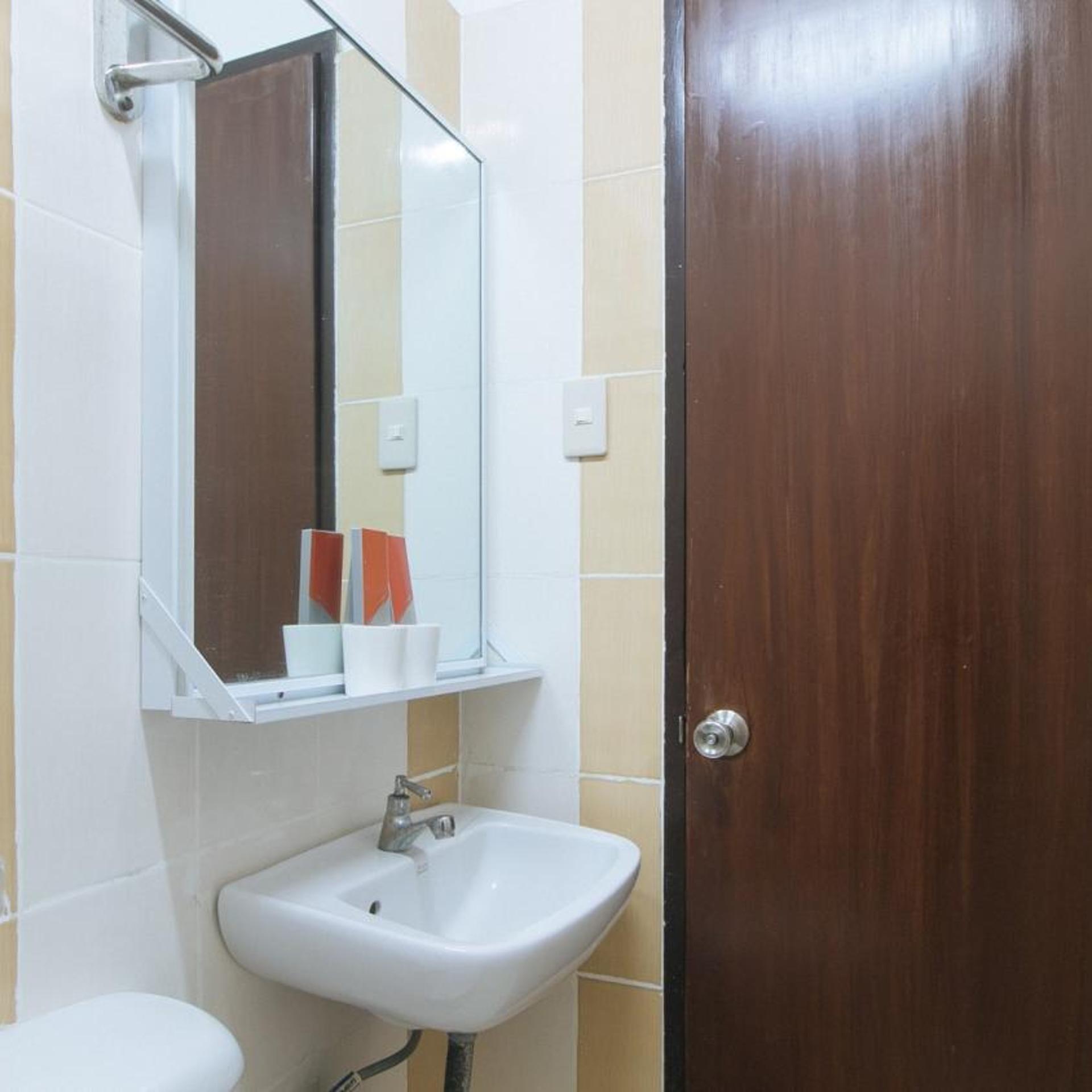 Reddoorz near Landers Superstore Cebu City 49/50