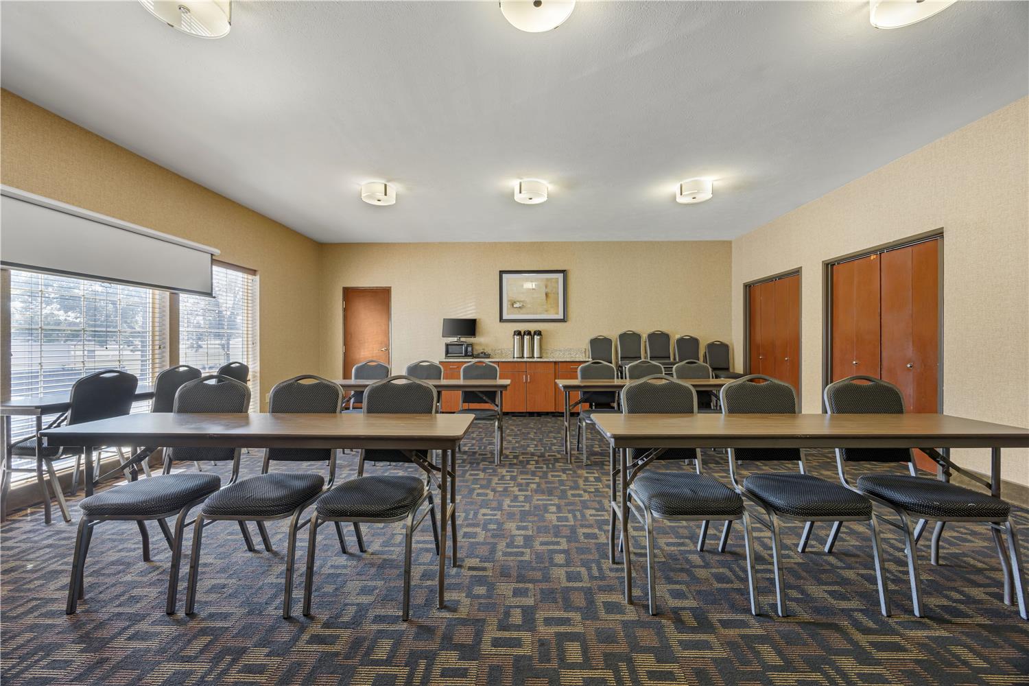 Best Western Plus Prairie Inn 14/19