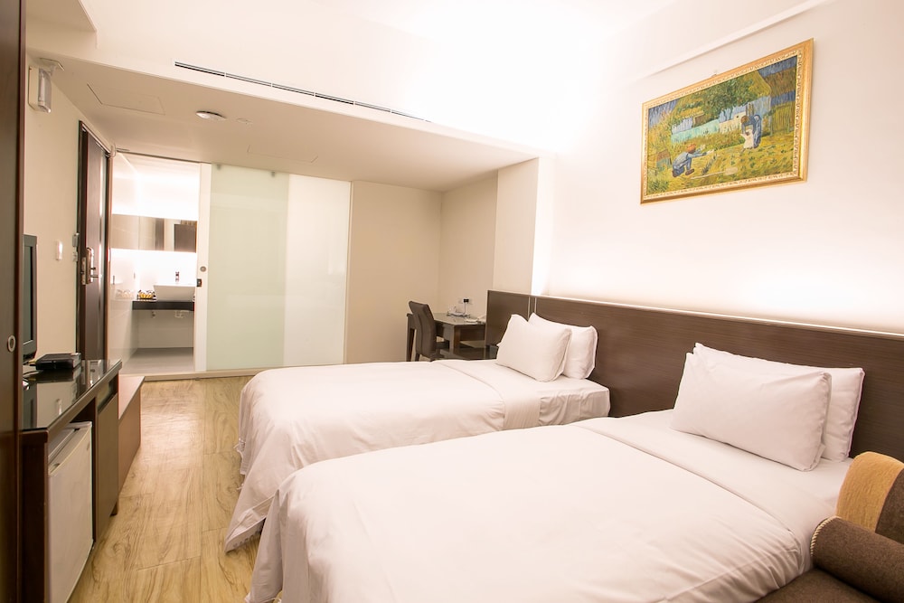 DELUXE, TWIN BEDS