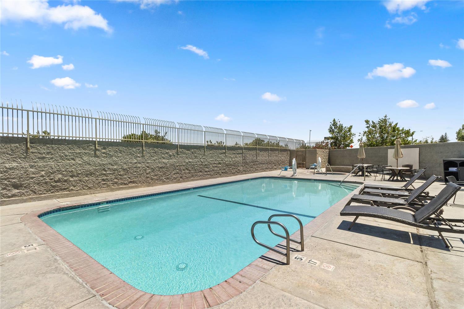 Comfort Inn & Suites Lancaster Antelope Valley 40/40