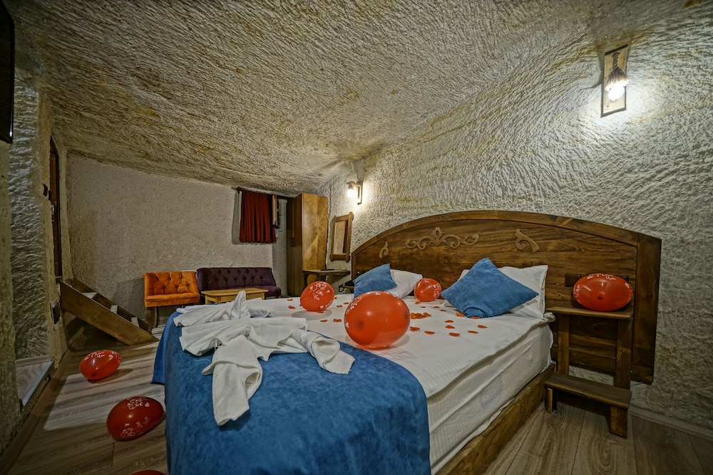 DELUXE, DOUBLE BED