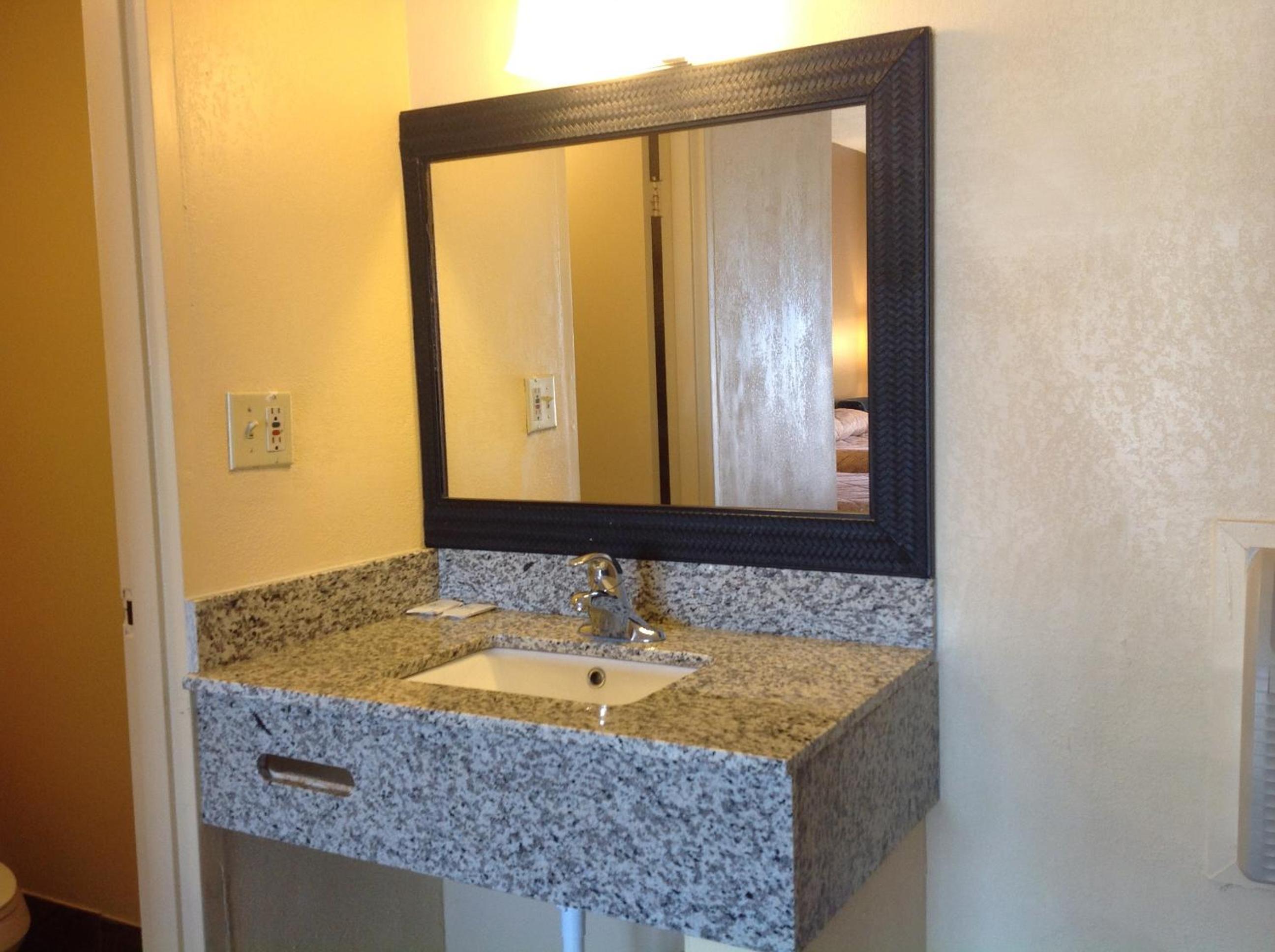 Diamond Inn And Suites 26/29