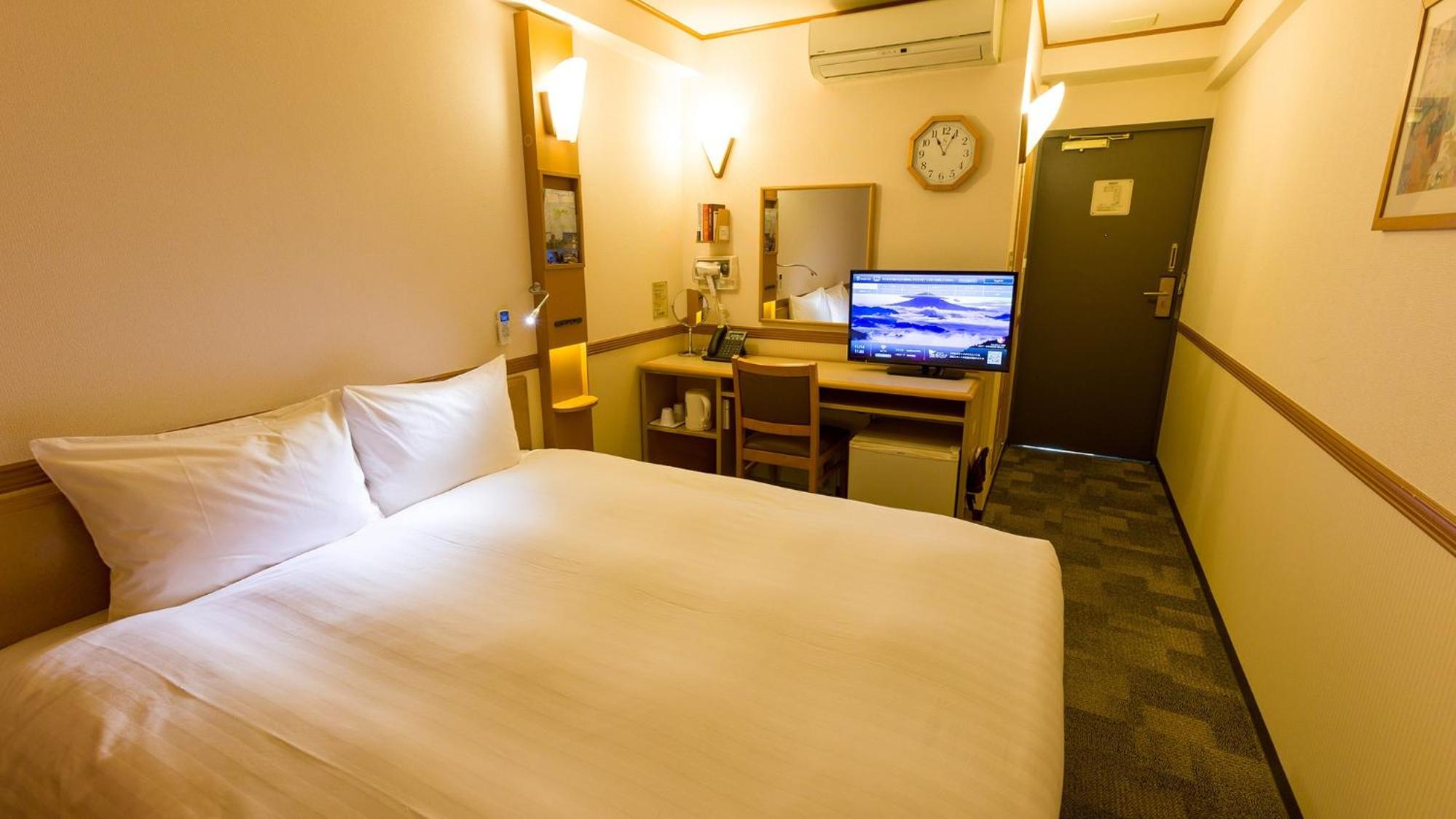 ROOM, QUEEN BED