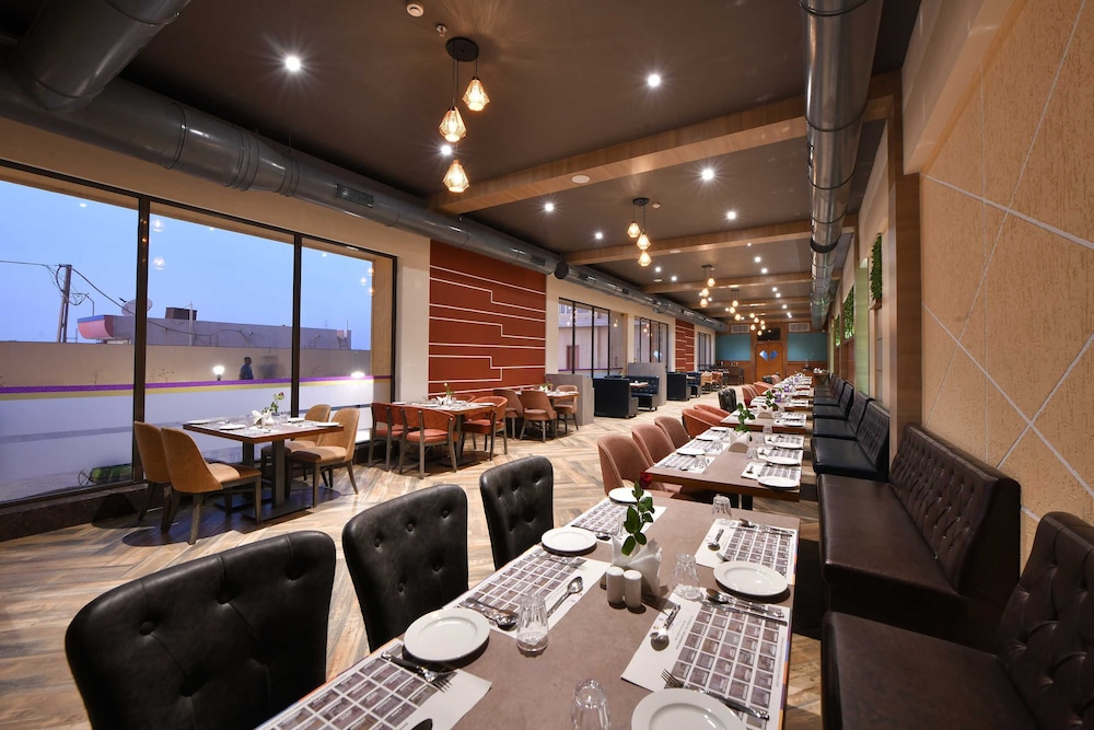 Palette - Hotel Royal Palace Morbi 36/50