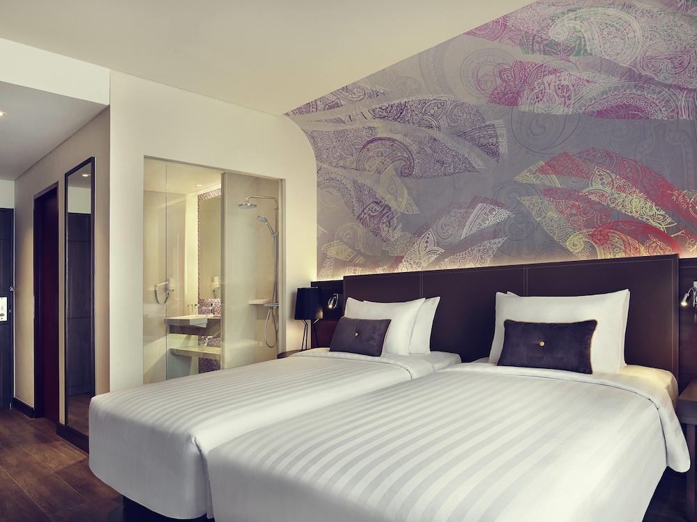 Mercure Karawang 25/66