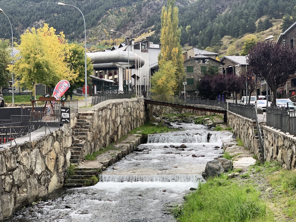 APARTAMENTOS ARINSAL 3000 52/58
