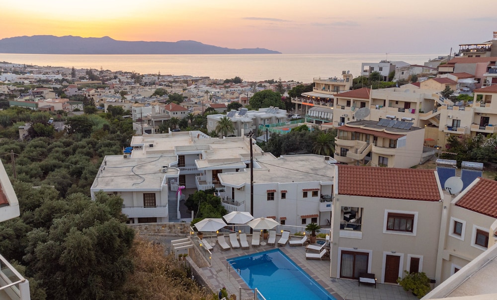 ESTHISIS SUITES CHANIA 54/57