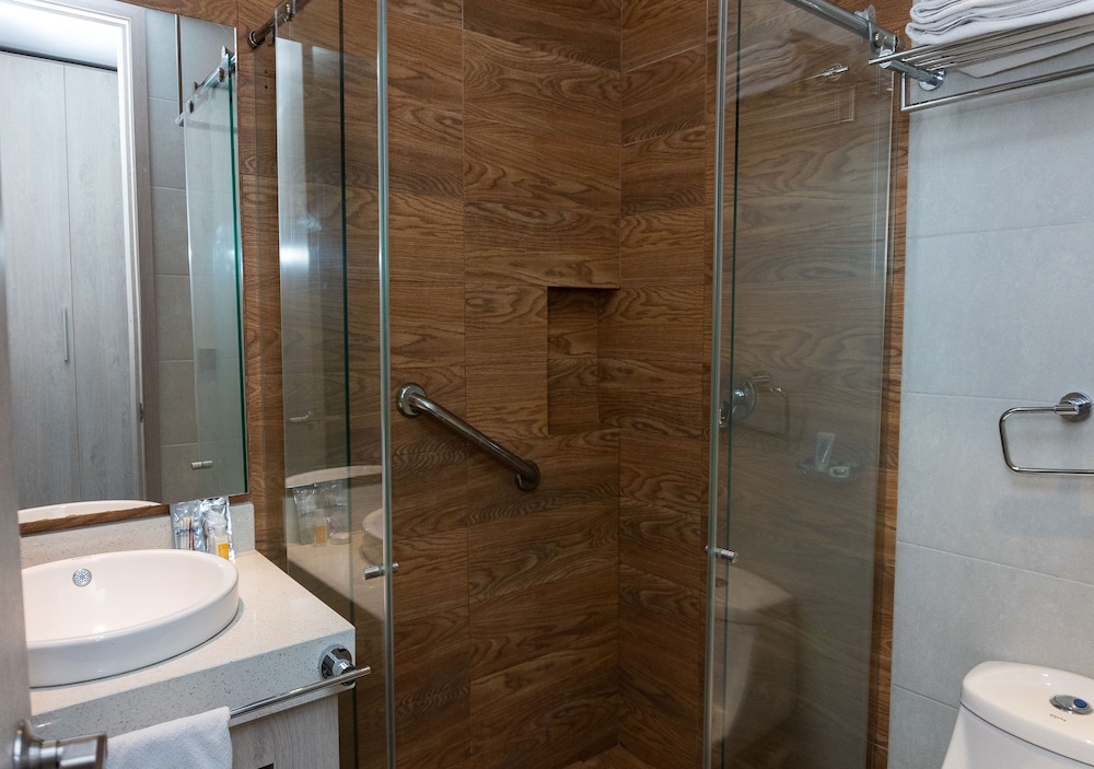 Perla Suite Hotel 61/64