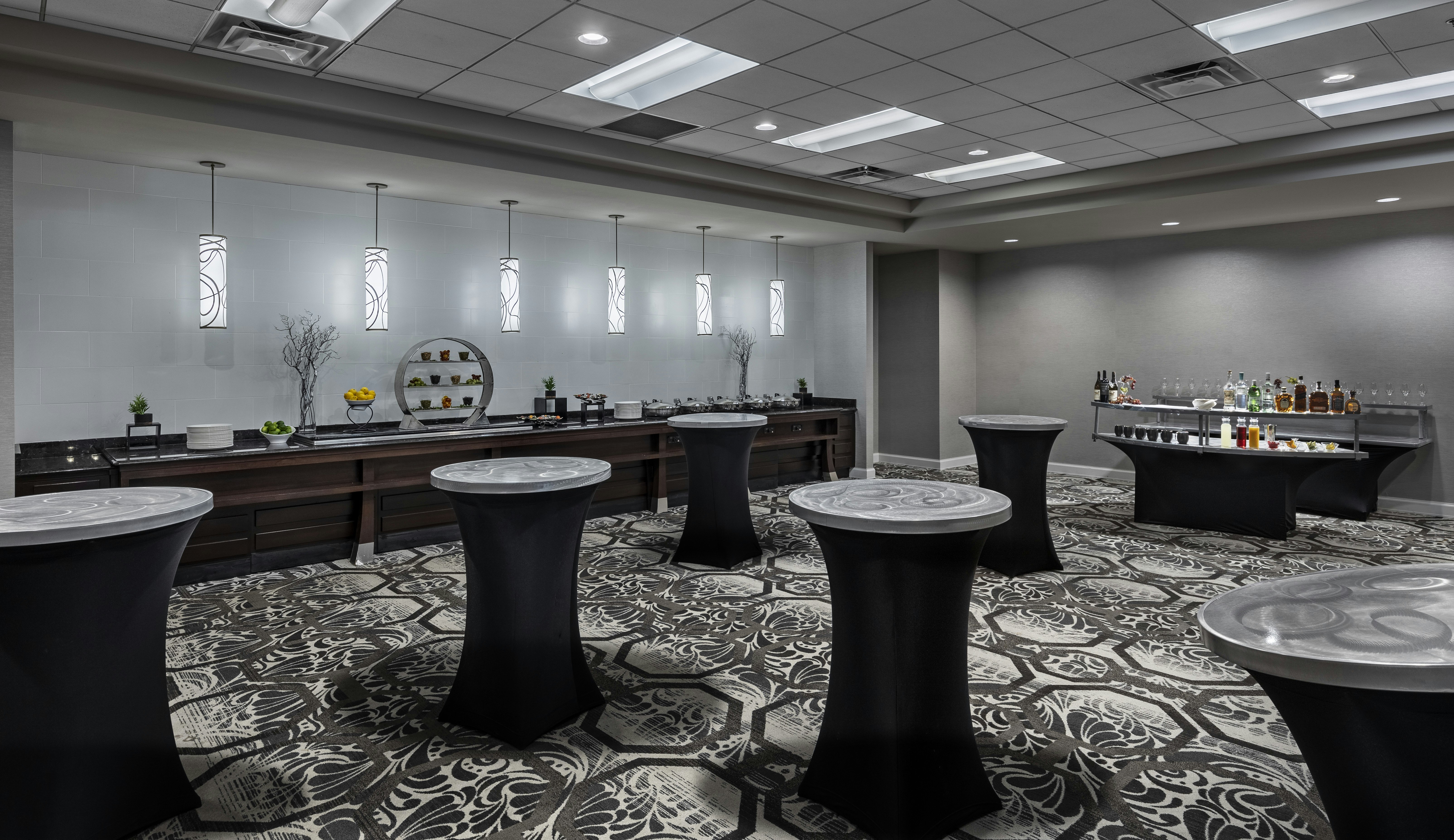 DoubleTree Suites by Hilton Detroit Downtown - Fort Shelby 55/59