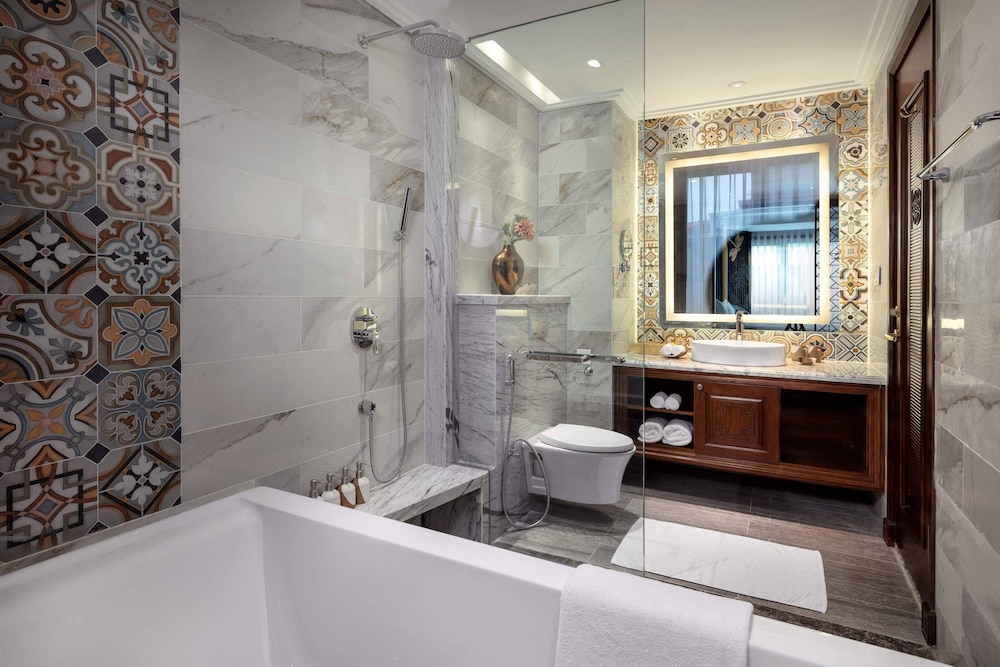 Peridot Grand Luxury Boutique Hotel 49/50