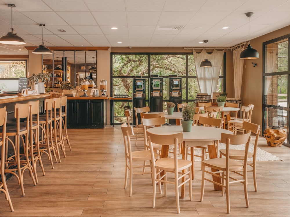 Domaine du Ferret Restaurant & Spa by Germain Collection 72/83