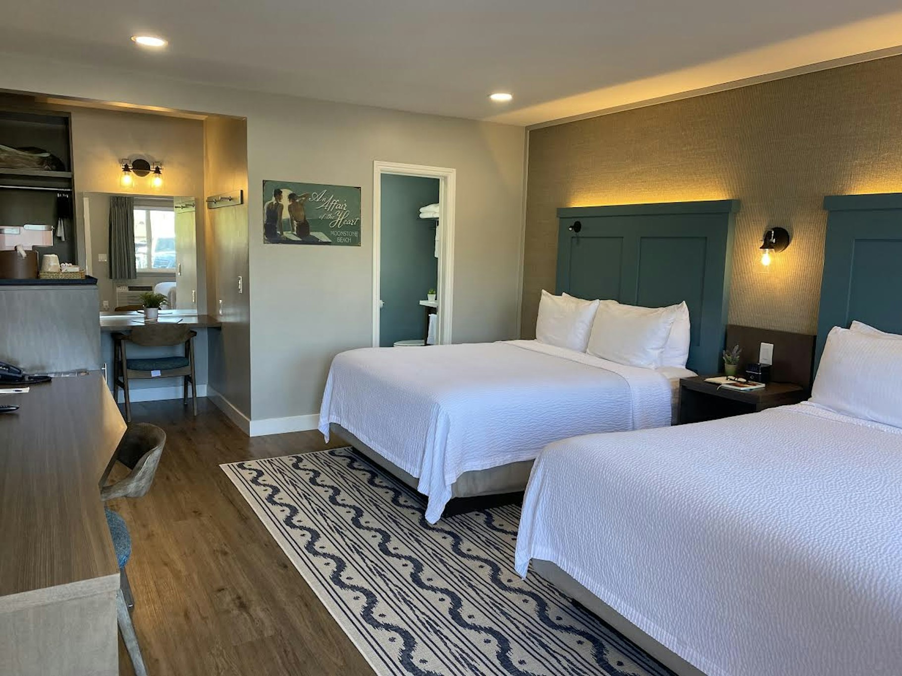 Room, 2 Queen Beds, Partial View