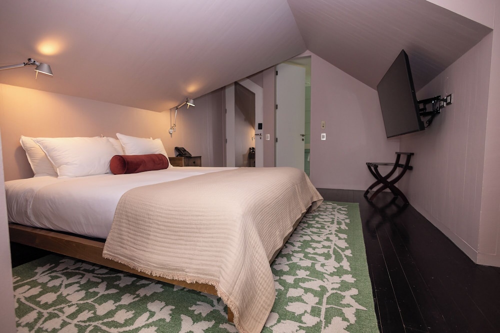 SUPERIOR, DOUBLE BED