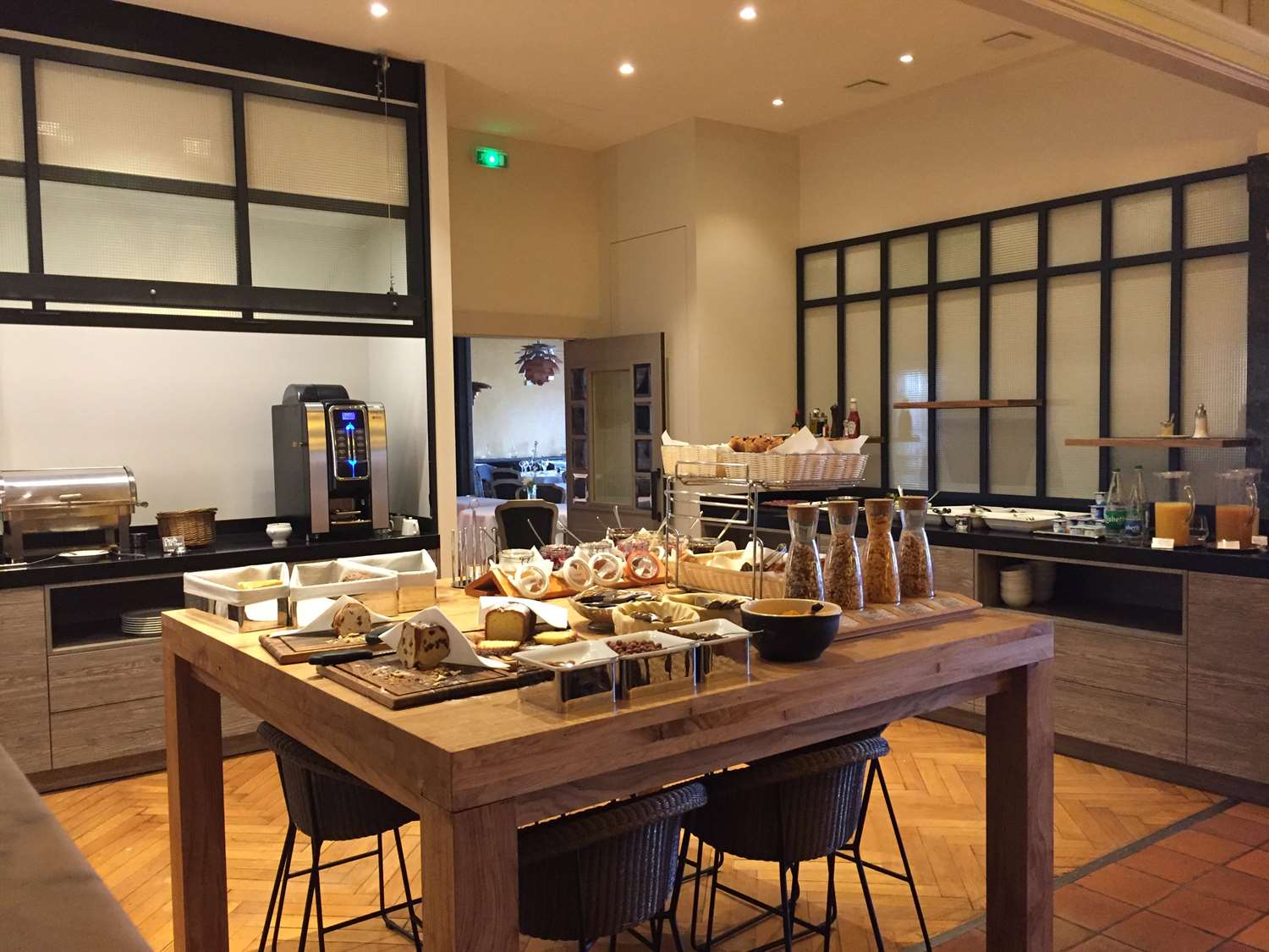 restaurant cafeteria