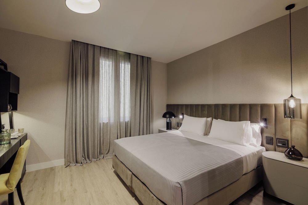 SUPERIOR, KING BED