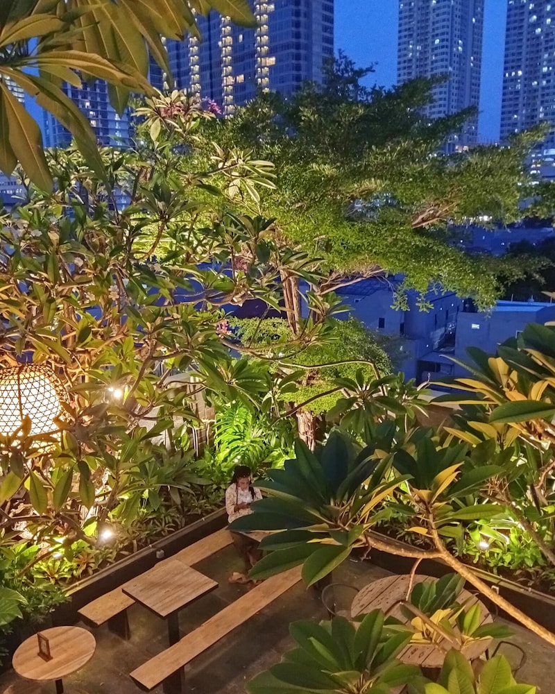 Rasuna Icon Hotel 58/61